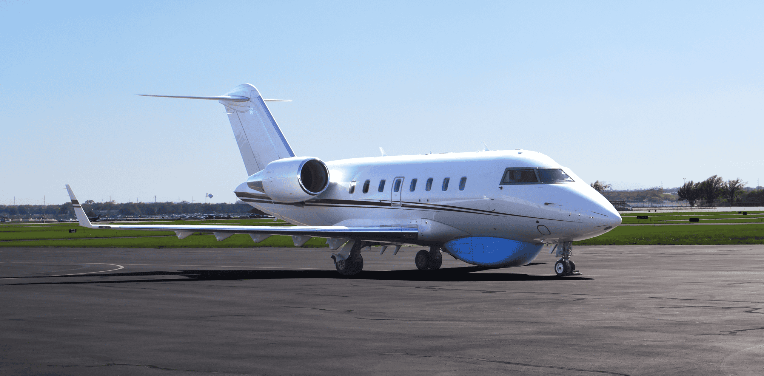 Bombardier CL-600 Challenger 605 with Avcon Under-Fuselage Radome